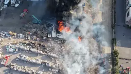 Tuzla'da otluk alanda çıkan yangın teknelere sıçradı: Alevler dron ile görüntülendi
