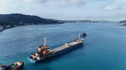 Ukrayna açıklarında dron saldırısına uğrayan Türk gemisi İstanbul Boğazı'ndan geçti