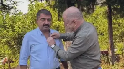 Ümit Özdağ’ın rozet oyunu elinde patladı: CHP'li başkandan yalanlama
