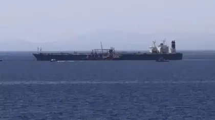 Umman açıklarında kargo gemisi vuruldu