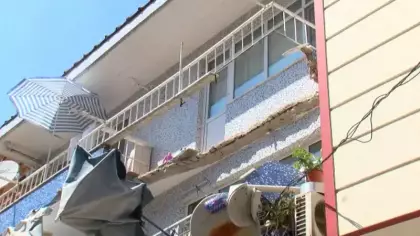 Ümraniye'de faciaya ramak kala: Dairenin balkonu bir anda çöktü