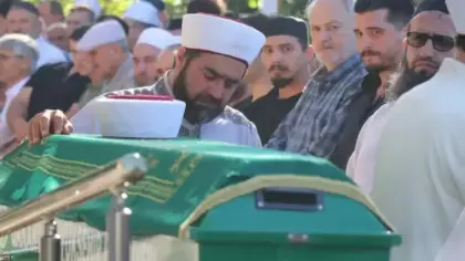 Vefat eden hafızın cenaze namazını imam olan babası kıldırdı