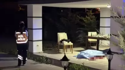Villa bahçesindeki içki masasında cinayet