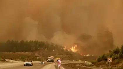 Yangın bölgelerinde tehlikeli saatler! Meteoroloji uyardı: Saatte 70 km hızla geliyor