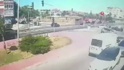 Yangına giden itfaiye aracının devrildiği o anlar ortaya çıktı!