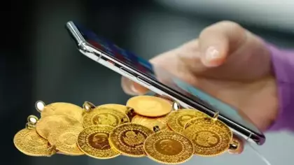 Yaşlı adam bin 758 Cumhuriyet altınını elleriyle teslim etti