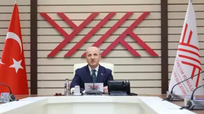YÖK Başkanı Özvar, Gazze İslam Üniversitesi'nde ders verdi
