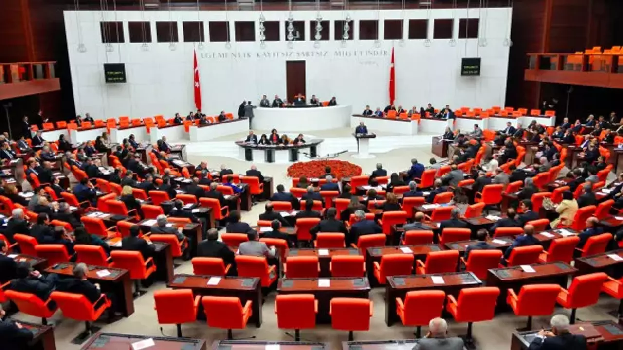 Yoklama isteyip giden vekilin maaşı kesilecek