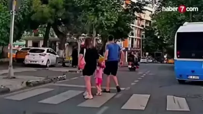 Yol vermeyen motorcuya skuter fırlattı: Hatalar zinciri pahalıya mâl oluyordu