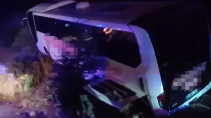 Yolcu otobüsü kaza yaptı! Çok sayıda yaralı var
