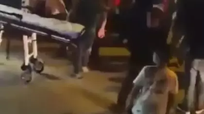 Yolun karşısına geçerken otomobil çarptı: 1'i ağır 2 yaralı