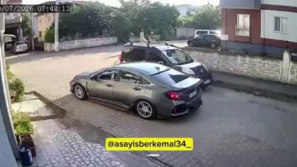 Yürek burkan görüntü: Sokağa bıraktığı kedi aracının altında ezildi