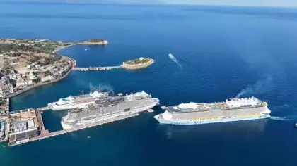 Yüzen şehirler Kuşadası'na indi: Sokaklarda adım atacak yer kalmadı!